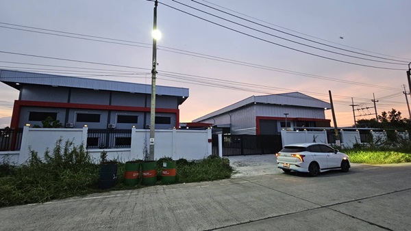 ขายที่ดิน 4 ไร่ 135 ตารางวา อ.ไทรน้อย จ.นนทบุรี หน้ากว้างติดถนนตัดใหม่ บรรยากาศดี โทร 065-365-4426